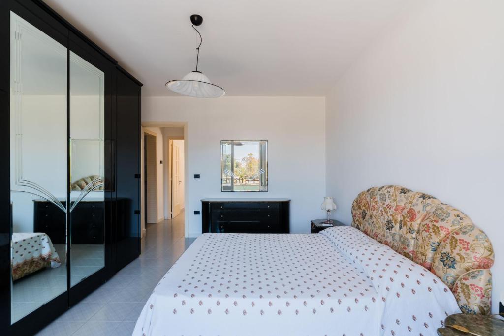 Postel nebo postele na pokoji v ubytování Intera casa ad uso esclusivo con 3 camere 2 bagni giardino wifi parcheggio lavatrice microonde barbecue macchina caffè