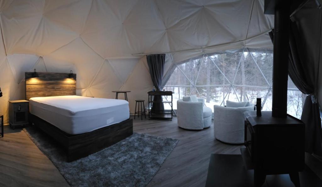 Ένα ή περισσότερα κρεβάτια σε δωμάτιο στο Glamping with the Stars, Cassiopeia