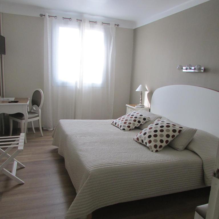 Le Castelet des Alpilles - Standard Double Room With Shower
