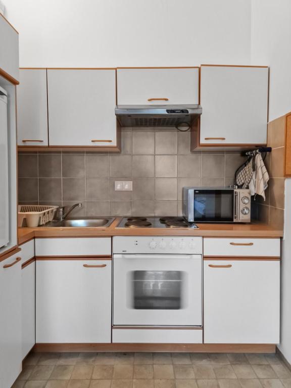 Kuchyň nebo kuchyňský kout v ubytování Sparkassa Stockerau