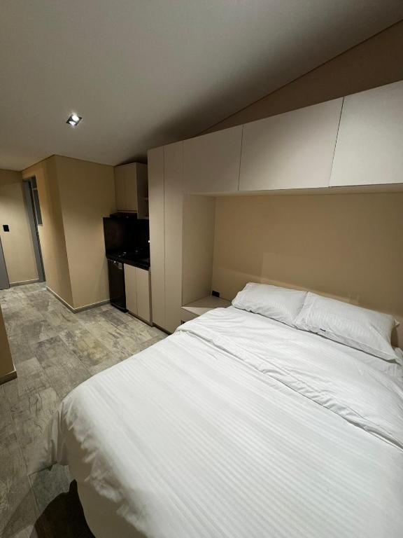 Postel nebo postele na pokoji v ubytování Increíble ApartaEstudio 1 Para Tu Estadía En Tunja