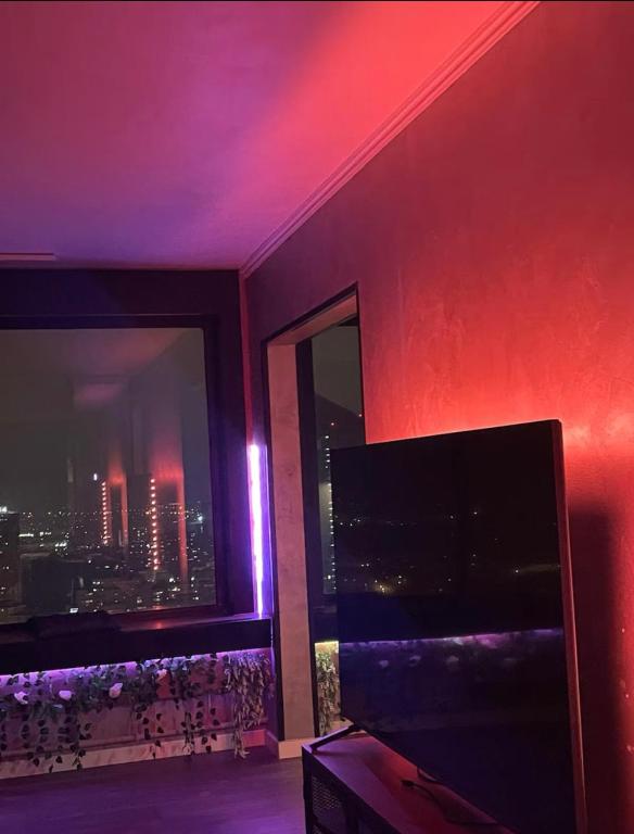 TV a/nebo společenská místnost v ubytování Netflix & sky jacuzzi