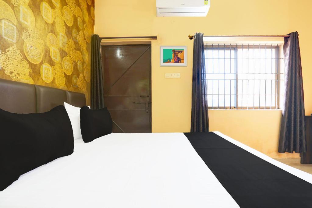 Postel nebo postele na pokoji v ubytování Hotel O Rewansh in