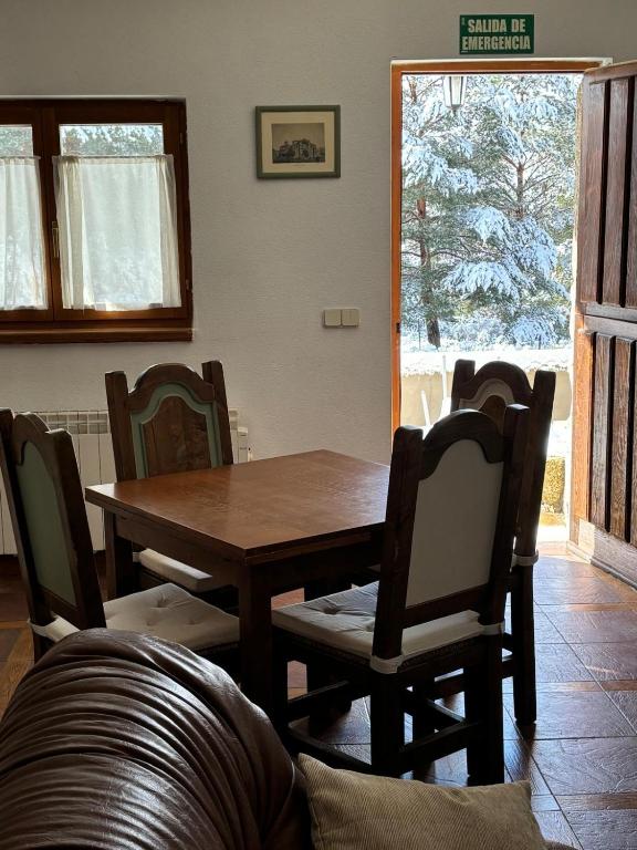 Posezení v ubytování ALTOGREDOS Hotel Rural y apartamentos turísticos