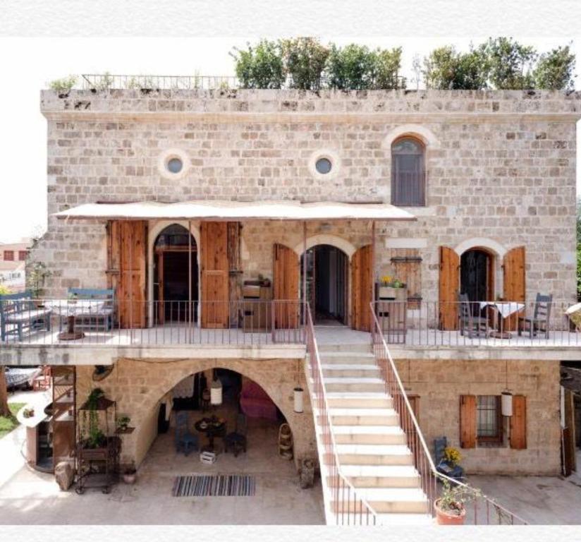 Το κτήριο όπου στεγάζεται  ο ξενώνας