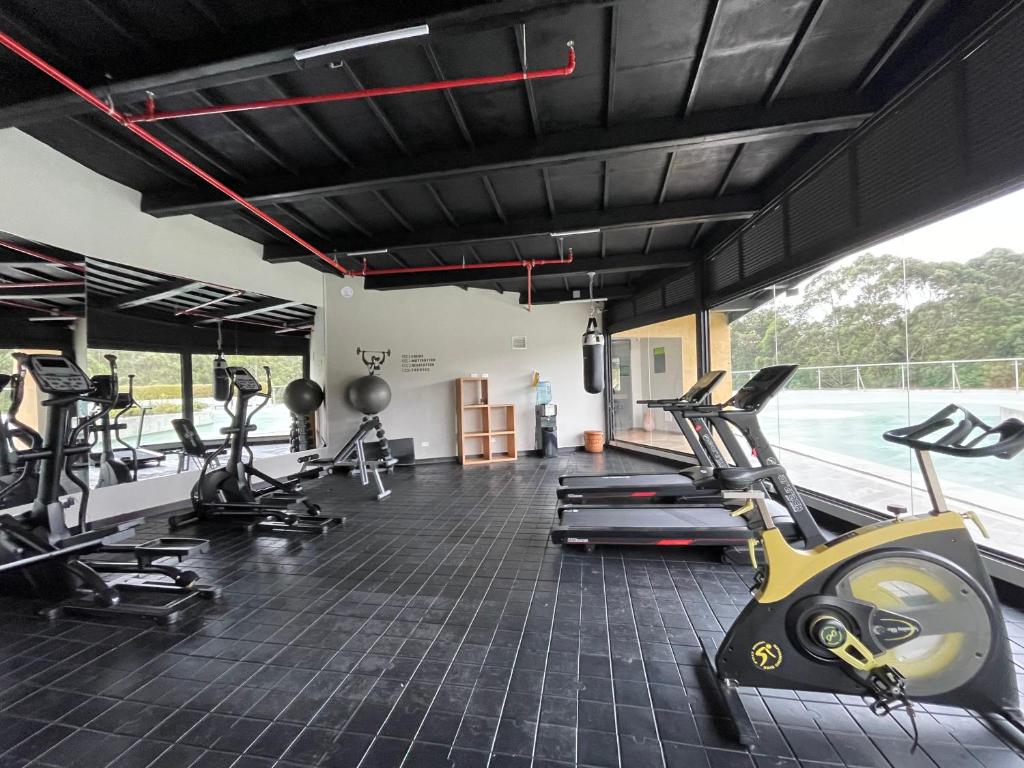 Fitness centrum a/nebo fitness zařízení v ubytování Suite Rioverde Hotel Rionegro