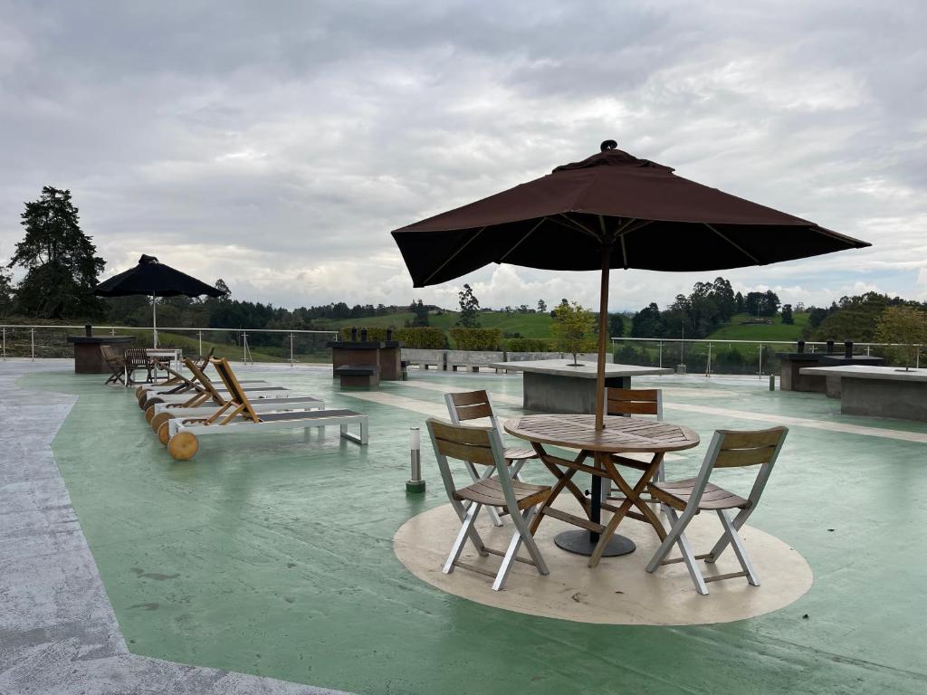 Bazén v ubytování Suite Rioverde Hotel Rionegro nebo v jeho okolí