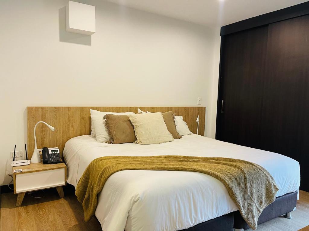 Postel nebo postele na pokoji v ubytování Suite Rioverde Hotel Rionegro
