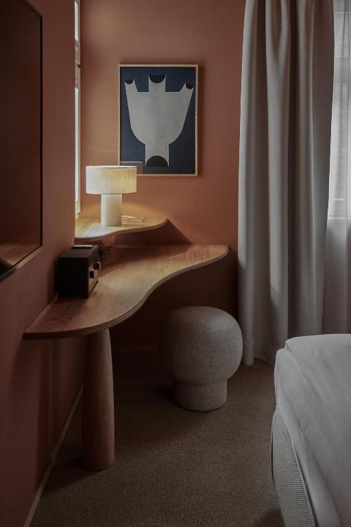 ADELANTE Boutique Hotelにあるベッド