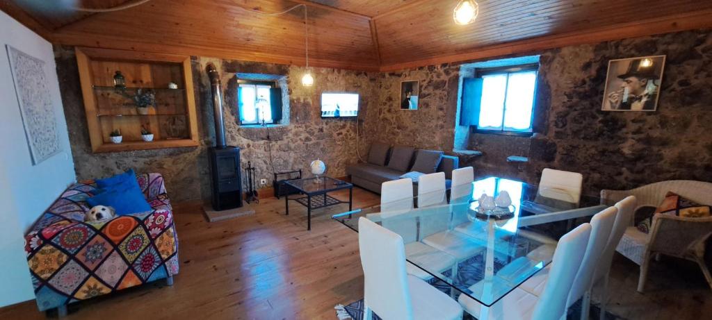 TV a/nebo společenská místnost v ubytování Refugio dos Cartolas