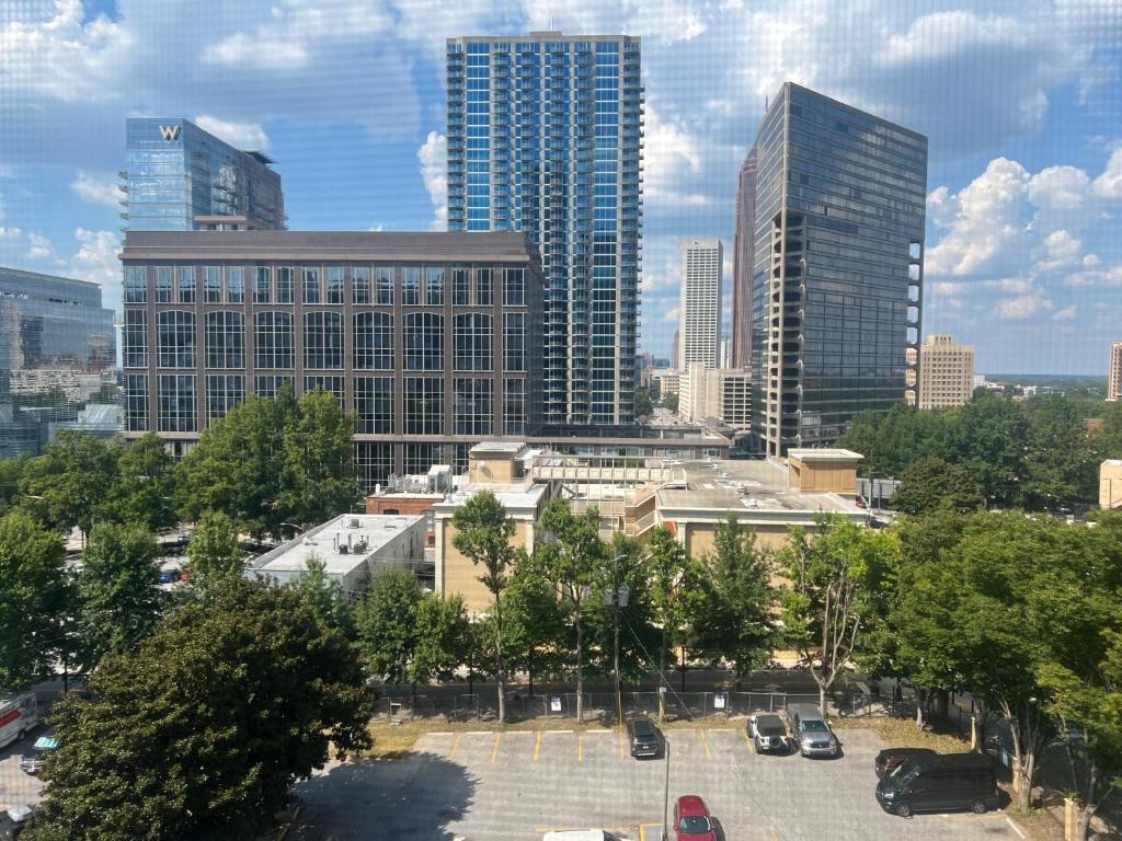 Gallery image of Dwntwn Condo Walk To Americmartaquarium, Sleep 3 in Atlanta