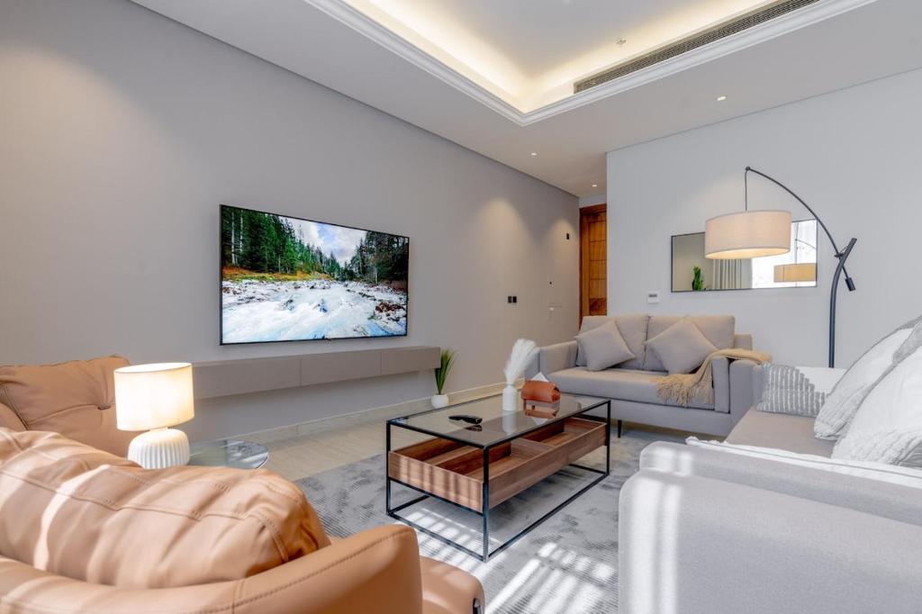 a living room with a couch and a table at أكاريم أفينيوز Akareem Avenues in Riyadh