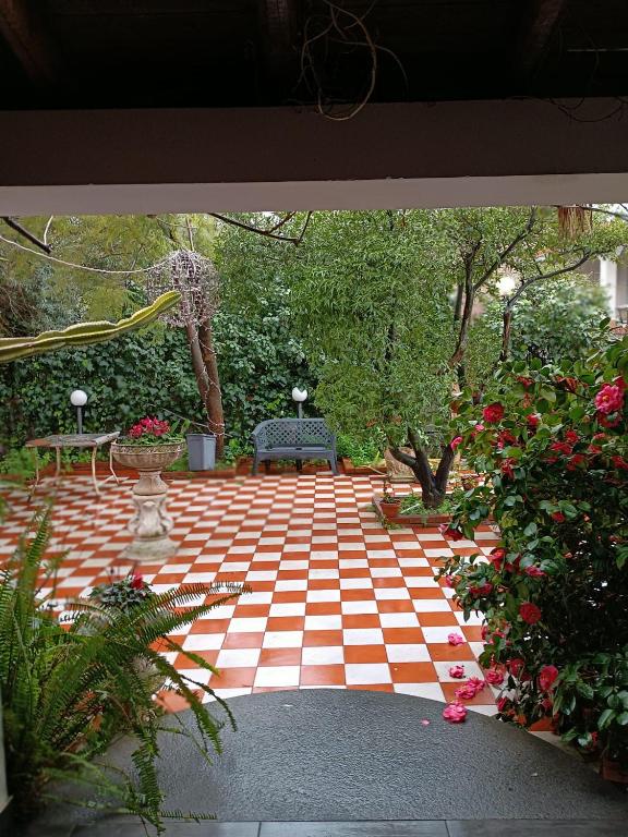 A garden outside B&B Villa Lidia
