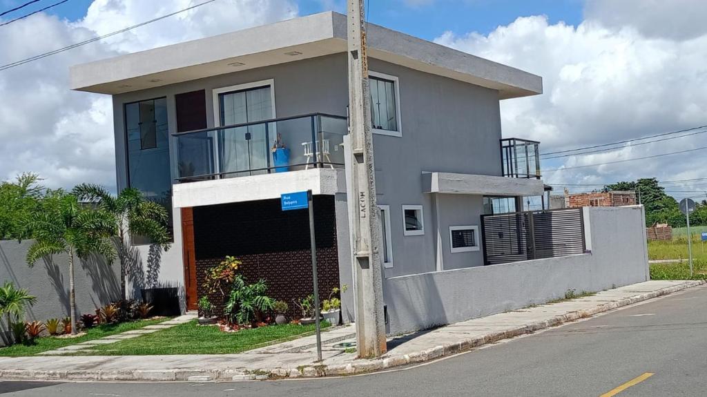 a house on the side of a street at Casa de Férias - Refúgio Arembepe in Camaçari