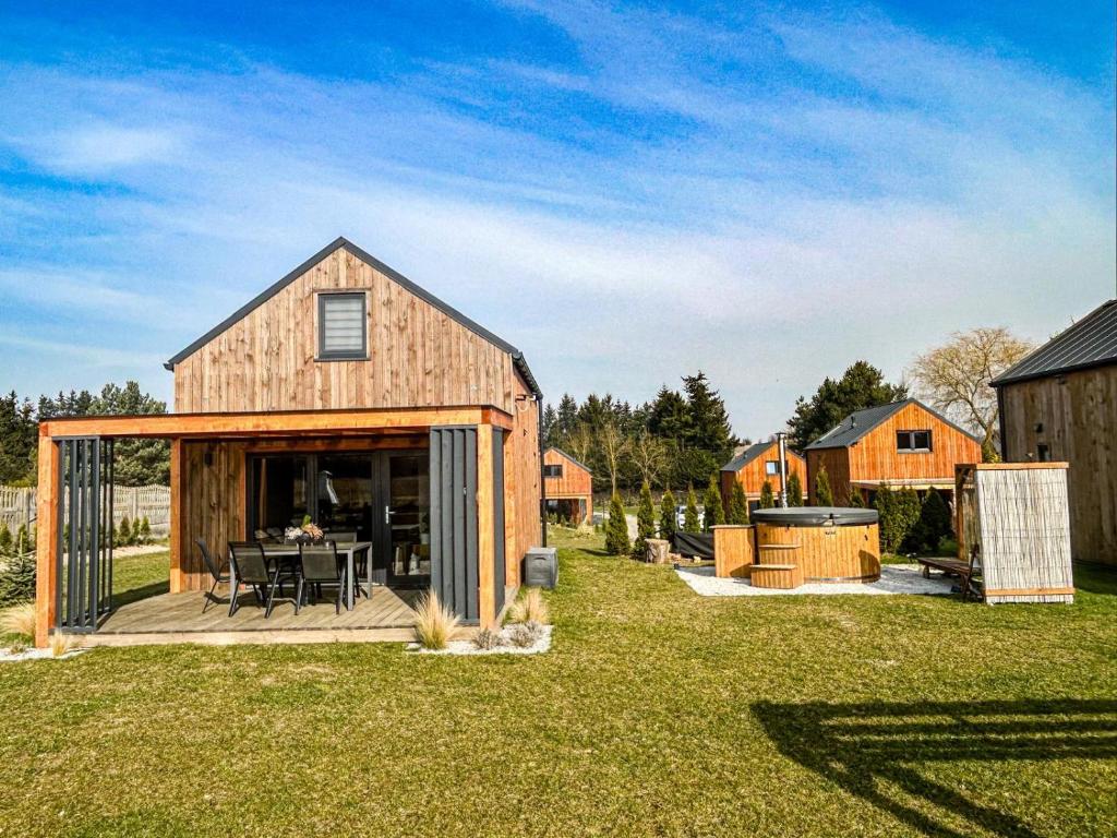 コウチェボにあるModern house with private hot tubの納屋改造