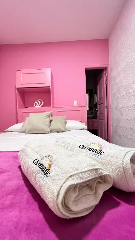 Postel nebo postele na pokoji v ubytování Hotel Chromatic