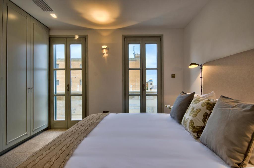 10 Strait Street Apartments - 10