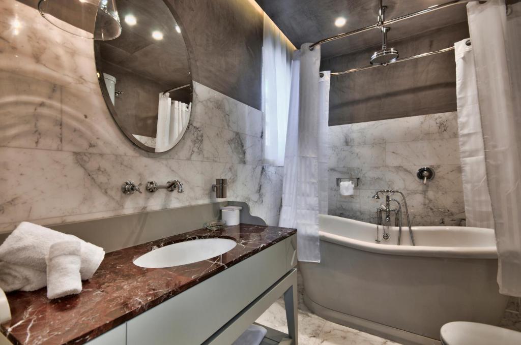 10 Strait Street Apartments - 11