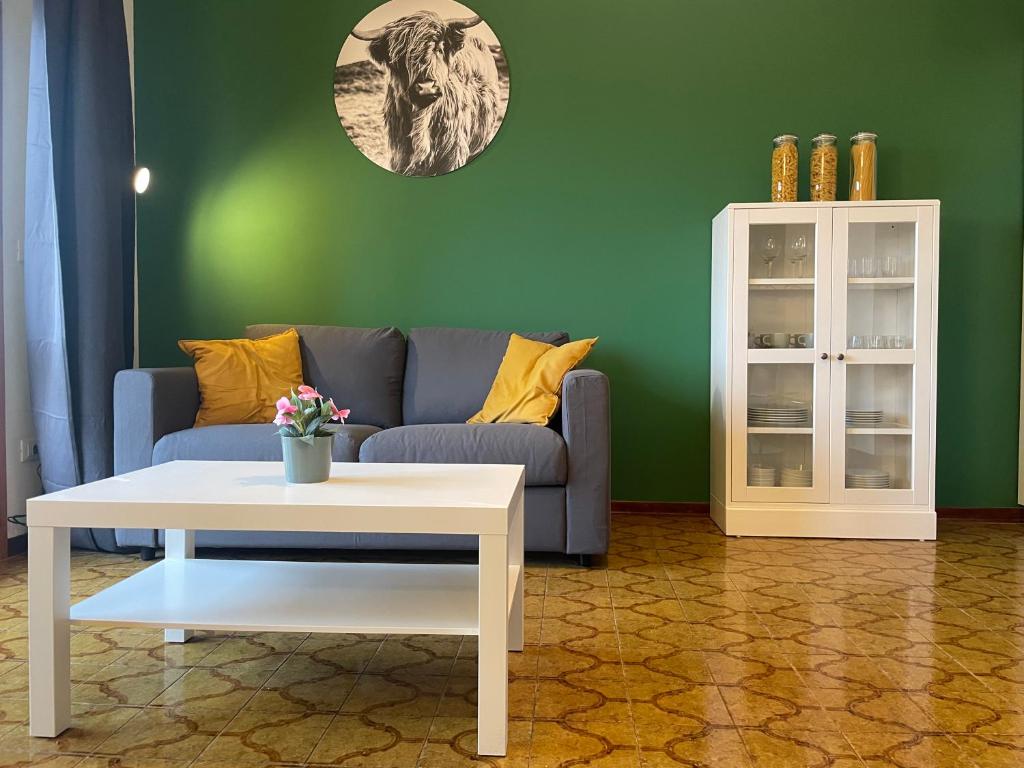 a living room with a couch and a table at Casa Mia Lido Adriano II in Lido Adriano