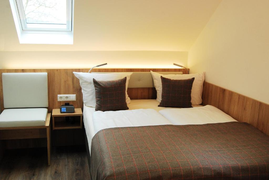Postel nebo postele na pokoji v ubytování Hotel Am Martinsberg