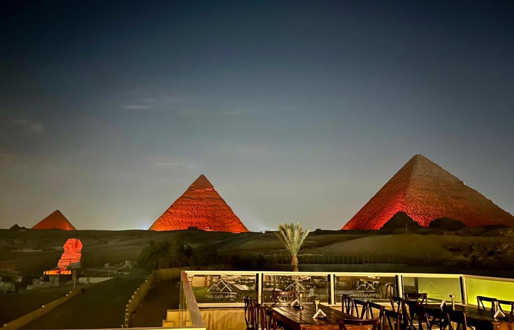 Fotografie z fotogalerie ubytování The Gate Hotel Front Pyramids & Sphinx View v Káhiře