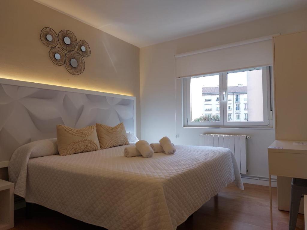 A bed or beds in a room at Pensión Cabezas