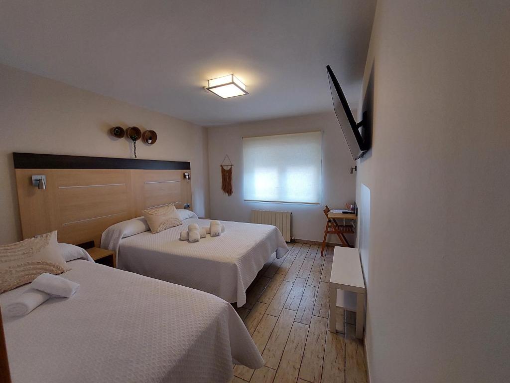 A bed or beds in a room at Pensión Cabezas