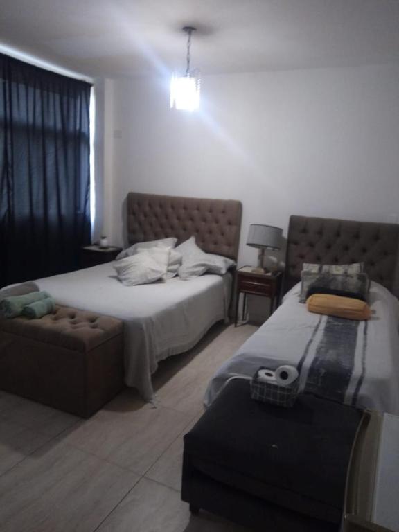 a bedroom with a bed and a couch at YouHouse Paraná in Buenos Aires