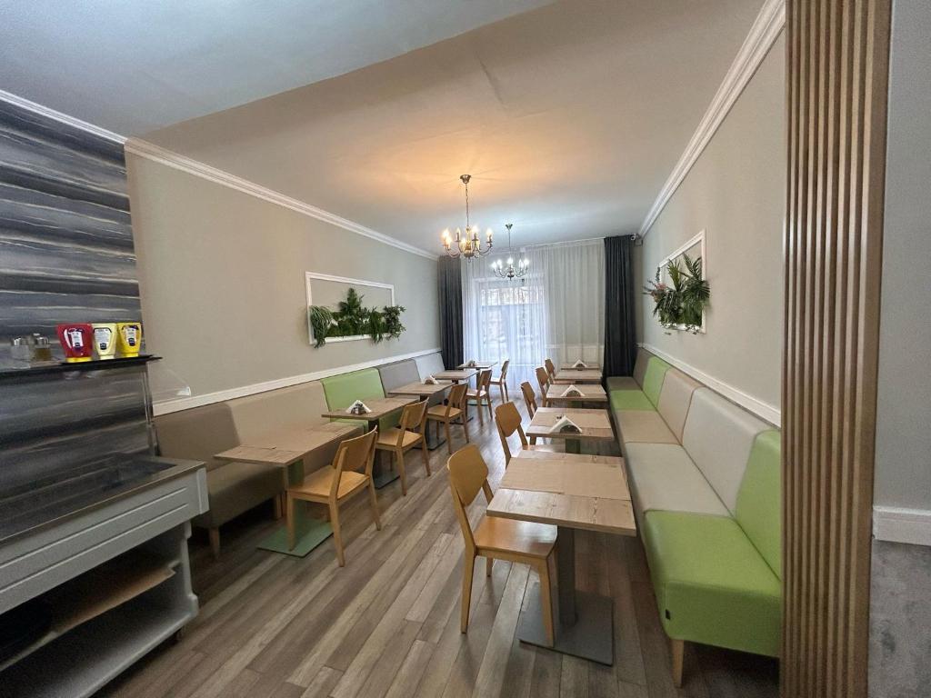 Carnival City Hotel Oradea - Resim 4