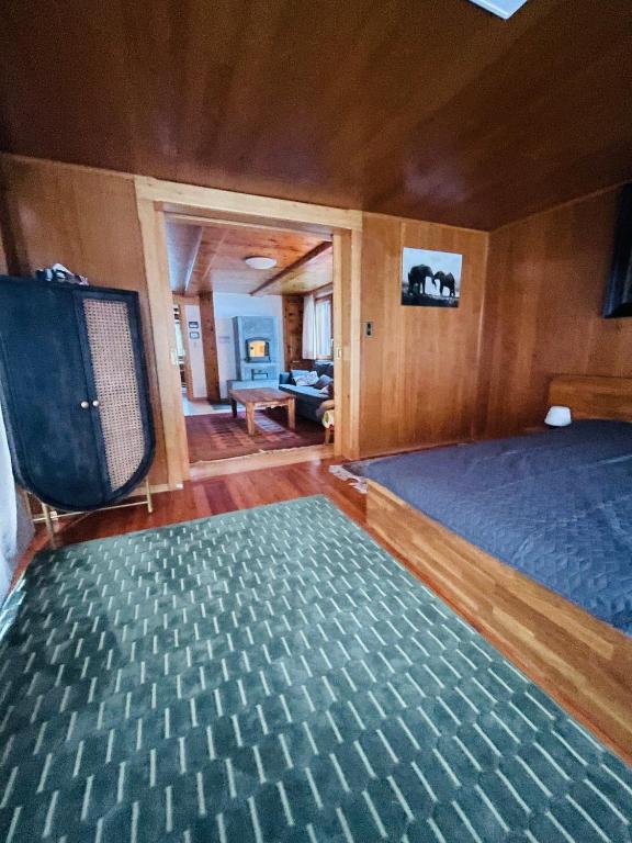 Postel nebo postele na pokoji v ubytování 5 Zimmer-Wohnung mit Garage und Sauna