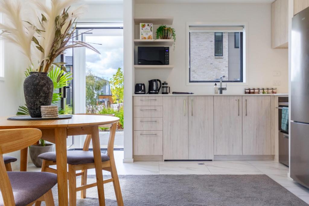 Escape at the park: 1 bed 1 bath w/carpark - Resim 8