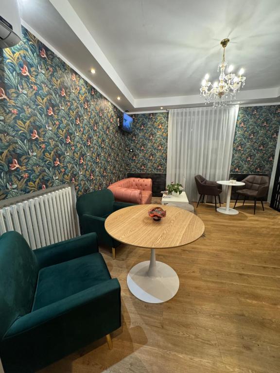 A seating area at Hotel Delle Rose