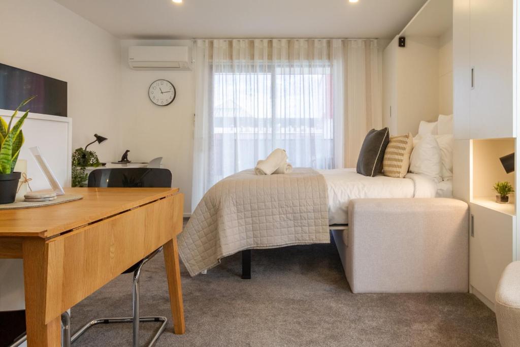 Charming Studio with desk space near South City Mall - Resim 11