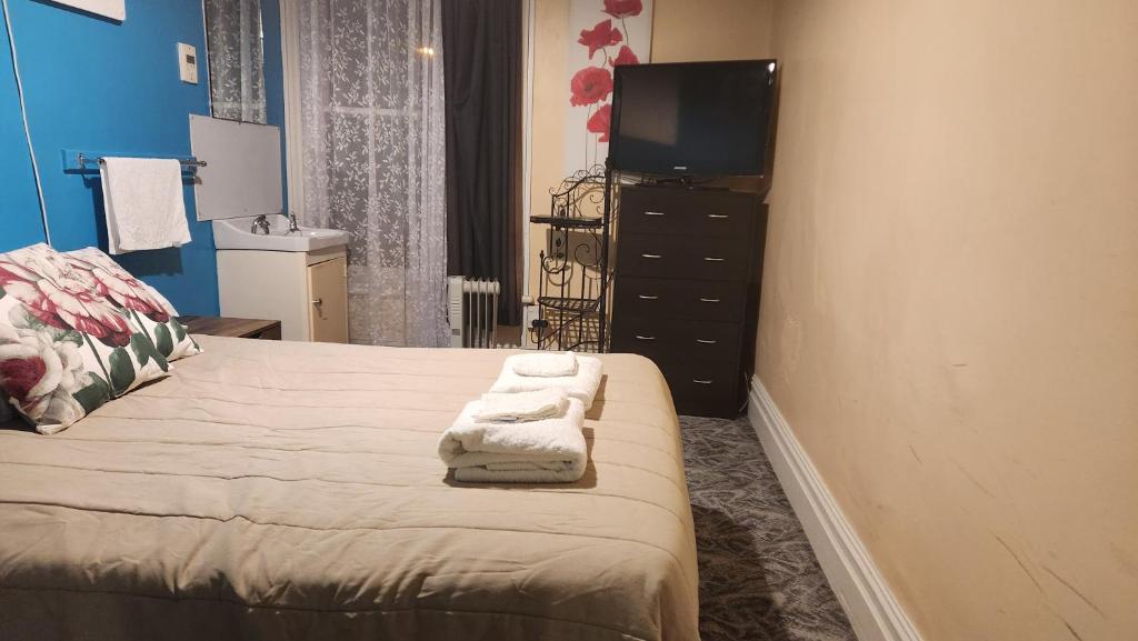 Postel nebo postele na pokoji v ubytování Fairlie Hotel