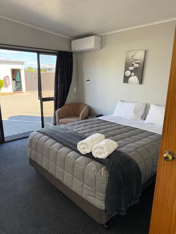 Postel nebo postele na pokoji v ubytování Sundowner Motel