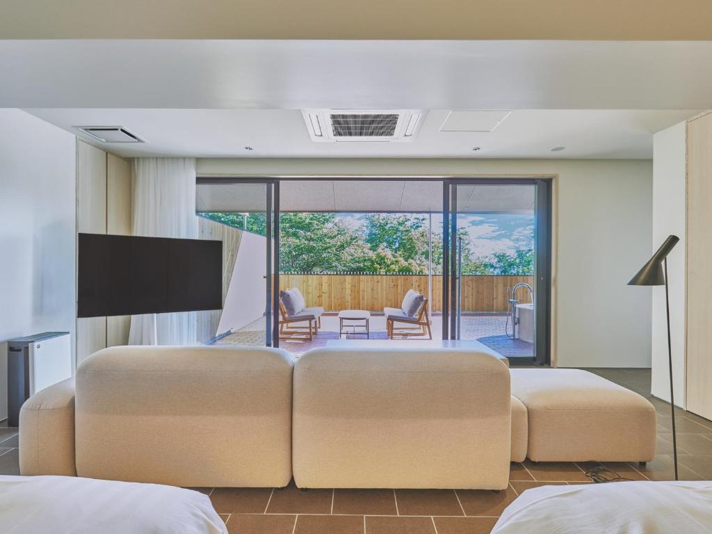 TV a/nebo společenská místnost v ubytování ANDO HOTEL NARA Wakakusayama -DLIGHT LIFE & HOTELS-