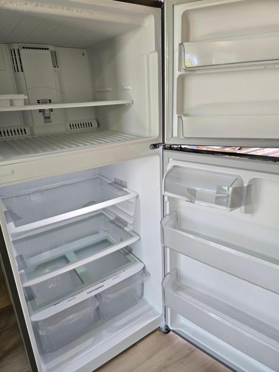 Kuchyň nebo kuchyňský kout v ubytování Yonegan Plumeria Hilo Hotel