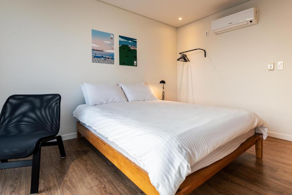 Postel nebo postele na pokoji v ubytování Dodubong Stay Hotel
