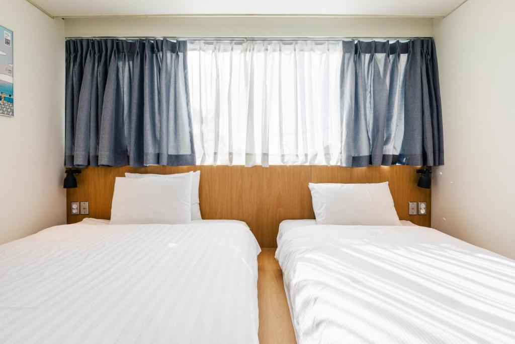 Postel nebo postele na pokoji v ubytování Dodubong Stay Hotel