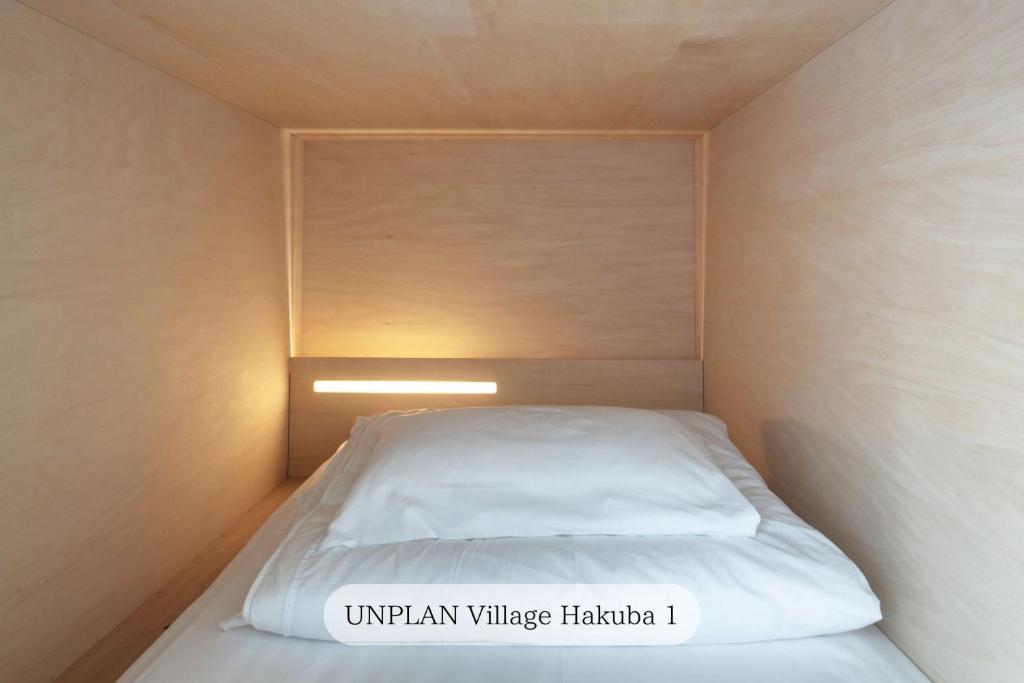 Postel nebo postele na pokoji v ubytování UNPLAN Village Hakuba