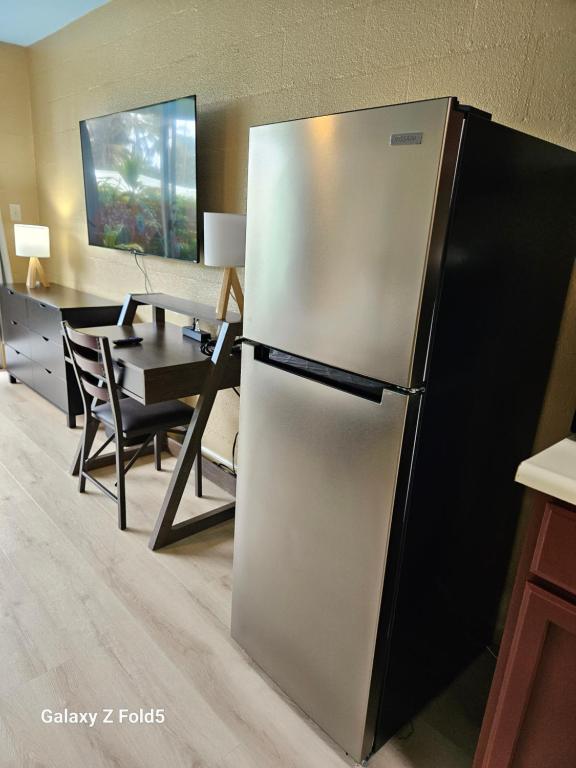 Kuchyň nebo kuchyňský kout v ubytování Yonegan Plumeria Hilo Hotel