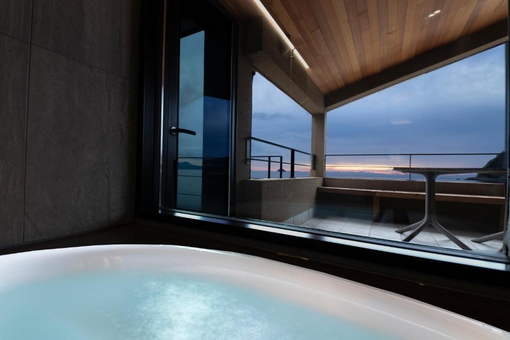 Fotografie z fotogalerie ubytování Private luxury villa with ocean view Shodoshima v destinaci Šódošima