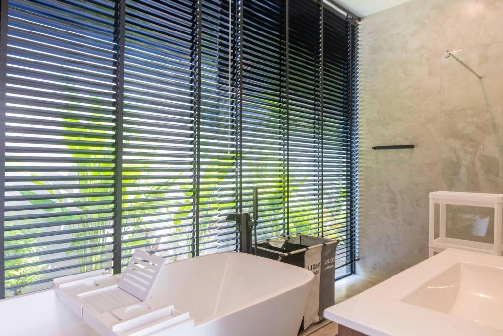 Fotografie z fotogalerie ubytování Villa Baan Da - Modern Spacious - Walk To Beach v destinaci Nathon Bay