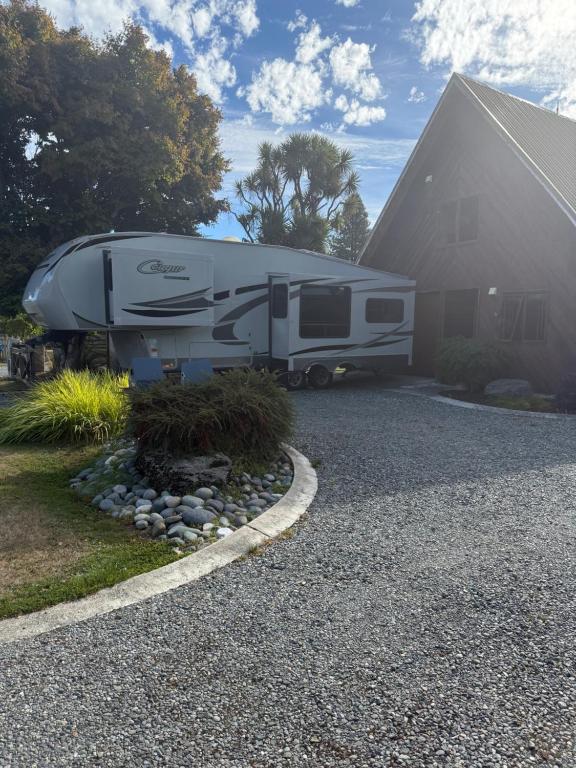 Fotografie z fotogalerie ubytování Outpost RV Accomodation Fiordland v destinaci Te Anau