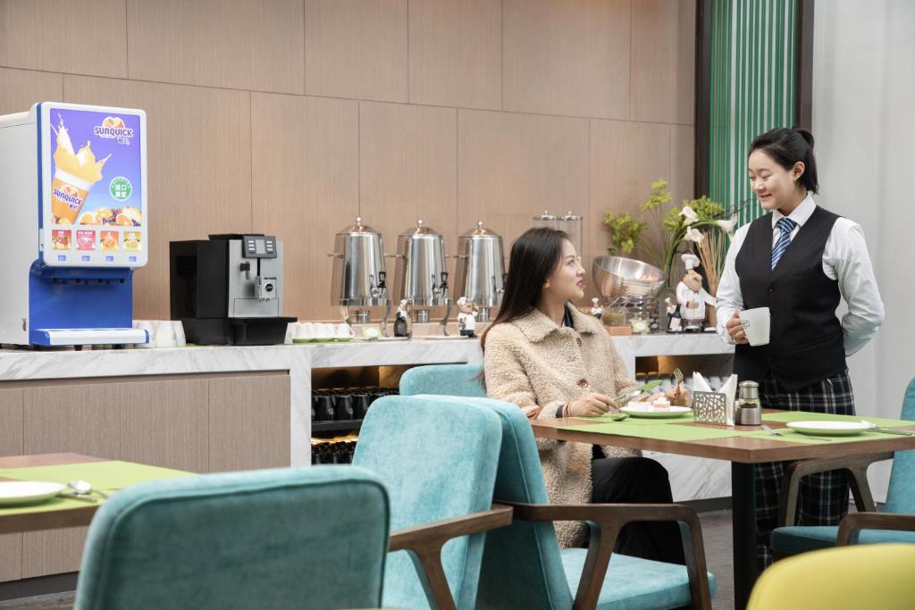 Hosté ubytování 峨眉山景区希尔顿欢朋酒店