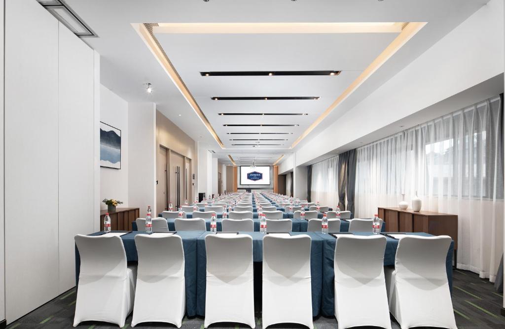 Konferenční prostory v ubytování 峨眉山景区希尔顿欢朋酒店