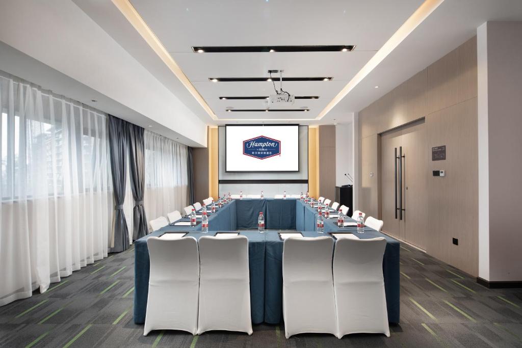Konferenční prostory v ubytování 峨眉山景区希尔顿欢朋酒店