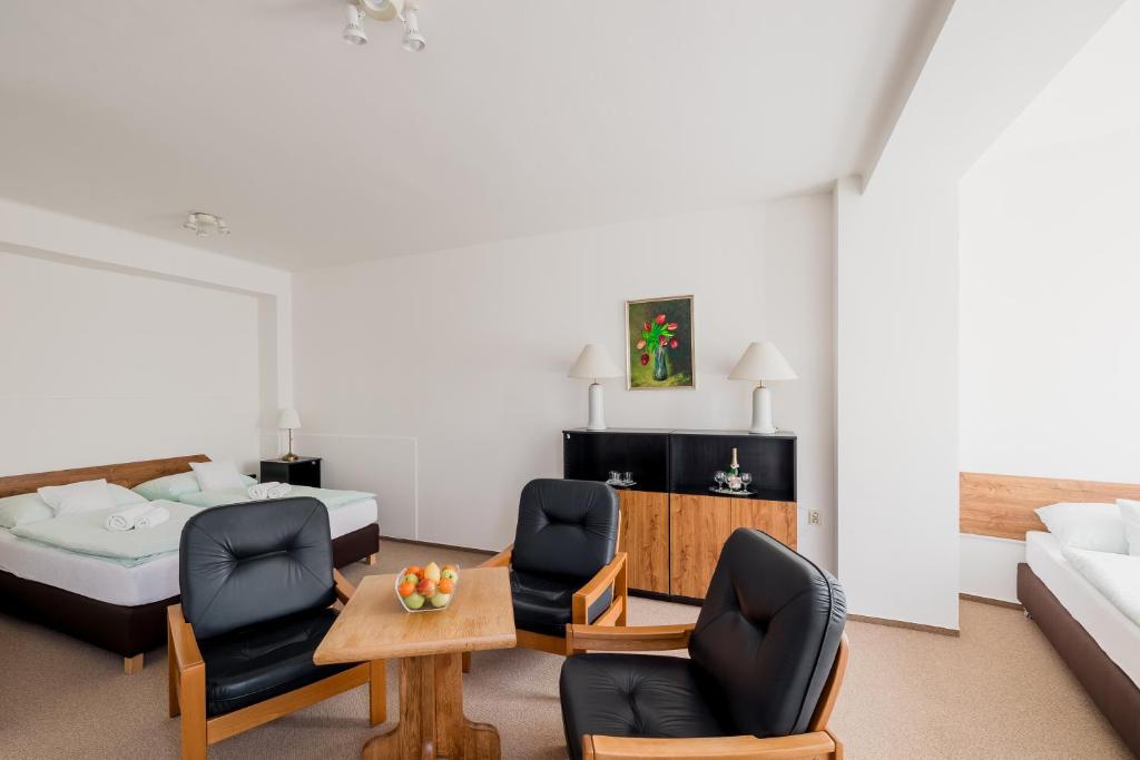 Postel nebo postele na pokoji v ubytování hotel Dobruška