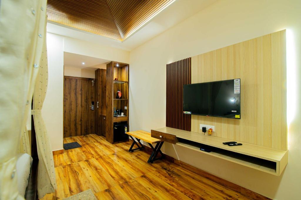 TV a/nebo společenská místnost v ubytování Treebo Greenland Resort, Patia