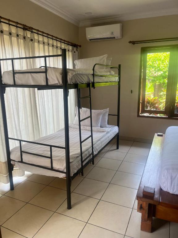 Postel nebo postele na pokoji v ubytování Bali Hai Island Resort Jembrana